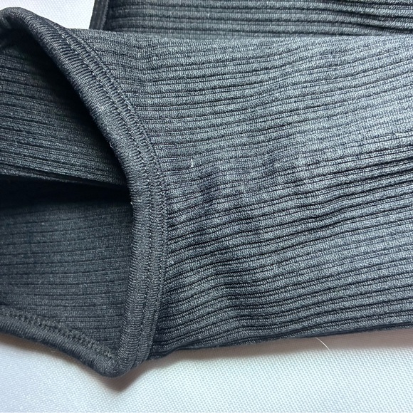 Black Ribbed Crop Top - Picture 6 of 10